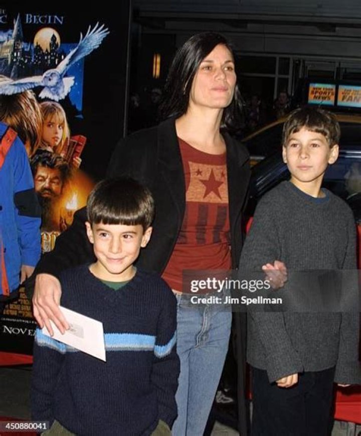 A Glimpse Into The Life Of Linda Fiorentino And Her Children