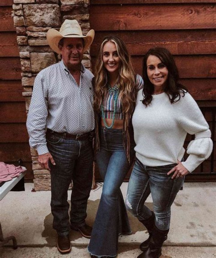 Are Lainey Wilson's Parents Divorced? - Full Details