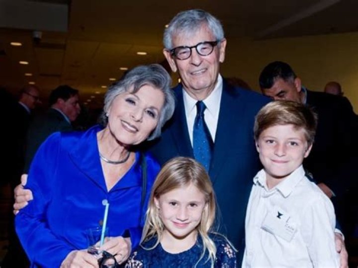 Barbara Boxer Biography, Age, Family, Spouse, Kids, Education, Platform And Votes, Career, Net Worth, Dianne Feinstein, Congressional Service