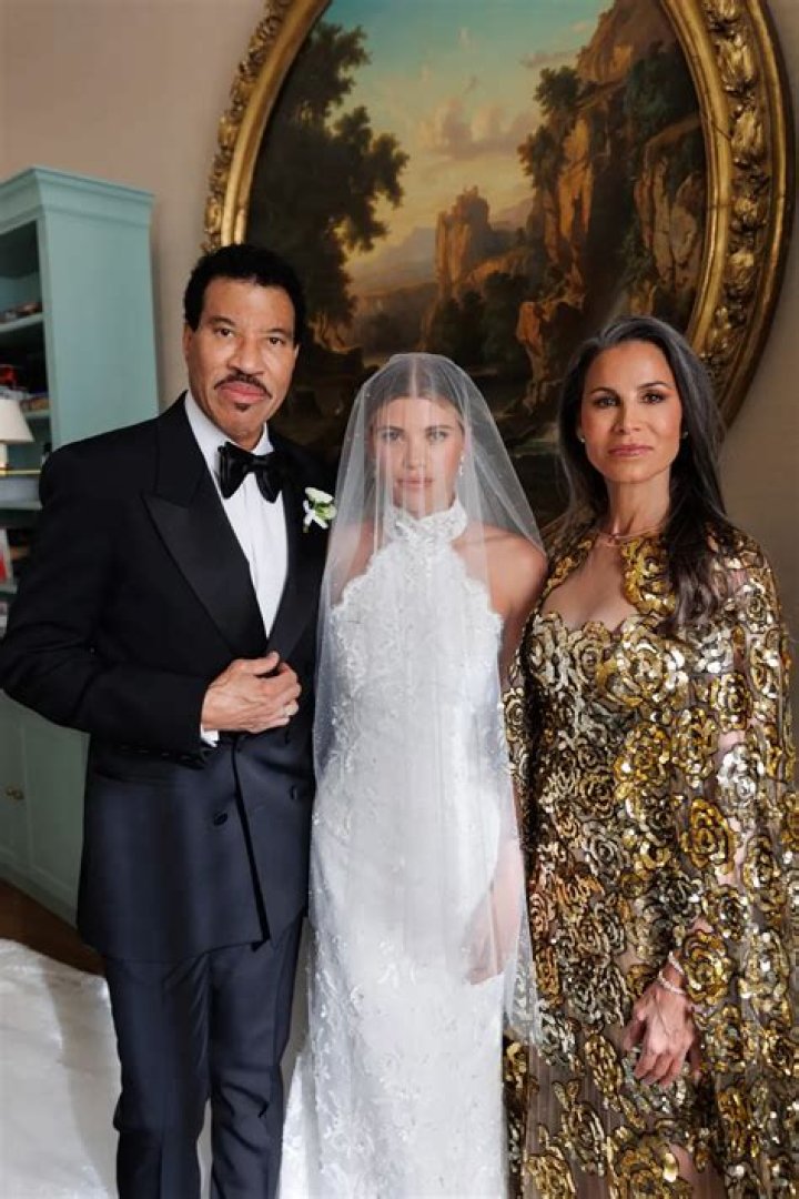 Christina Ricci Family: Is She Related To Lionel Richie? Relationship &amp; Net Worth