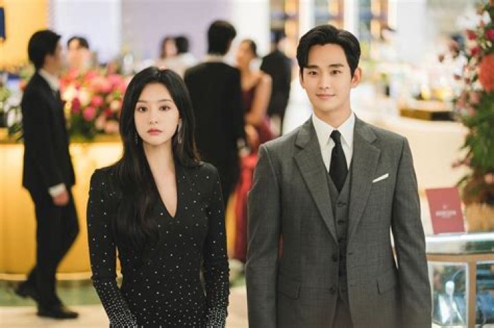 Delving Into Kim Ji Won's Relationships: The Heart Behind The Fame