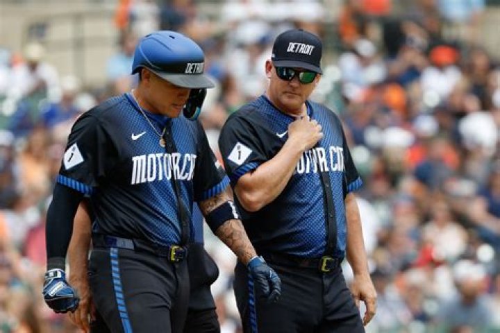 Is AJ Hinch still married?
