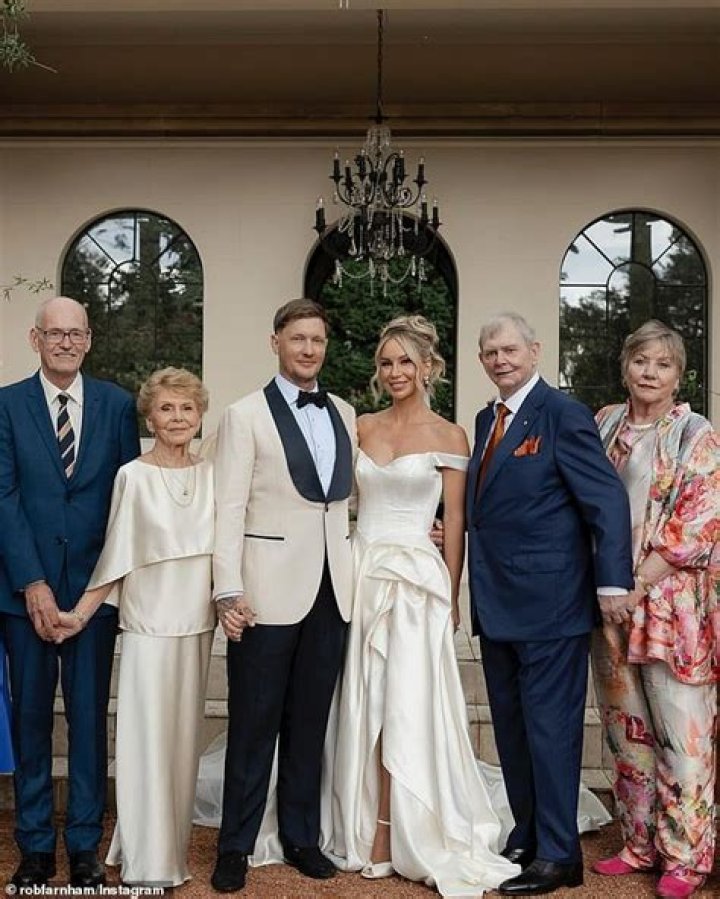 John Farnham Family Photos – Wife, Daughter And Sons