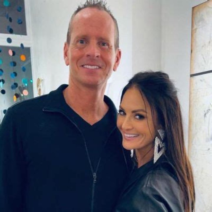 Lisa Barlow’s Husband Was Rumored To Be Dating Her Older Sister