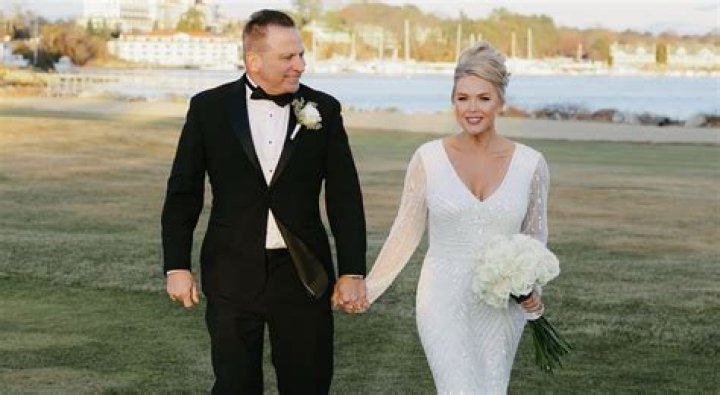 Lizzy Hoo Age Husband: Is She Married?
