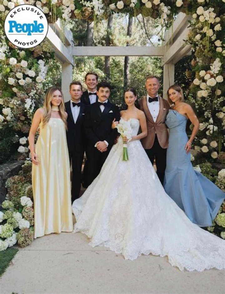 Unraveling The Mystery: Who Is Zoe Perry Married To?