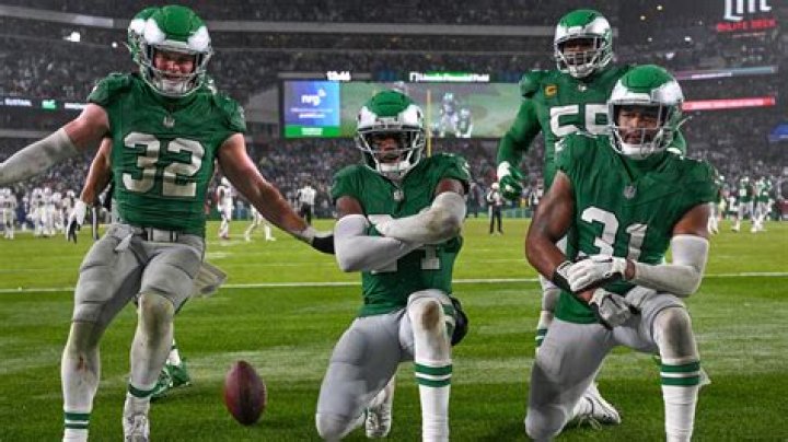 Unveiling The Allure Of The Kelly Green Swift Jersey