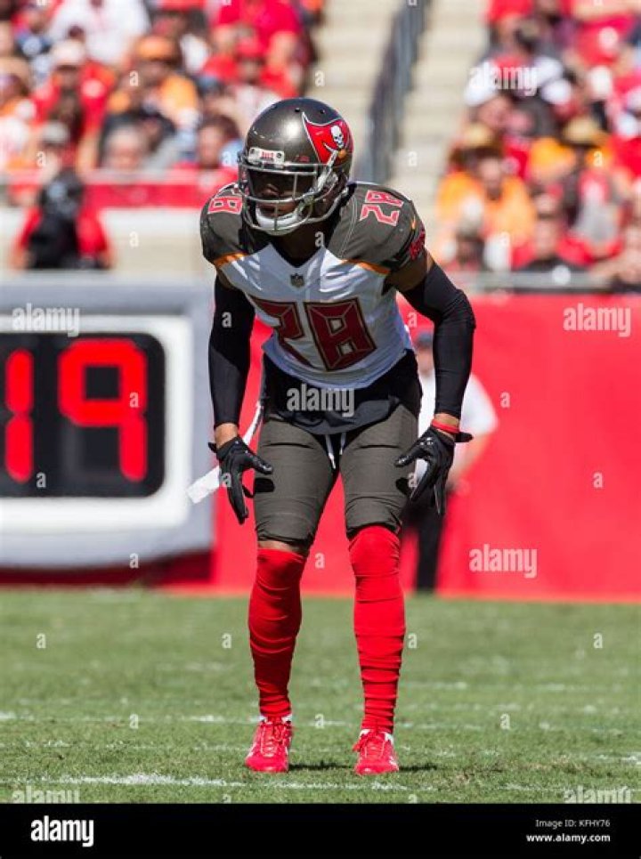 Vernon Hargreaves III Contract, Salary, Net Worth, Draft, PFF, College, Height And Weight, Madden Rating